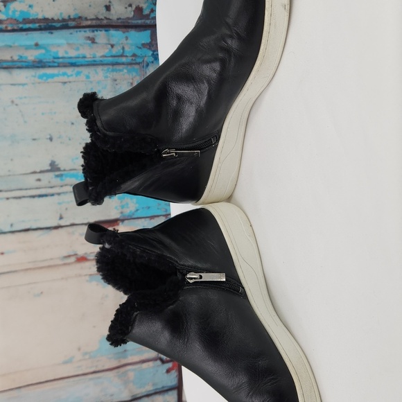 Aquatalia Sherpa Lined Sneakers‎ - Picture 5 of 9